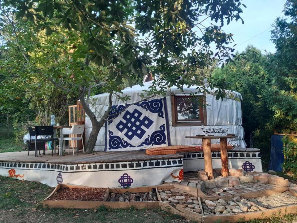 Jurta Az Erdo Mellett Dezsaval-Keresz-Tanya Hotel Pilisszentkereszt Bagian luar foto