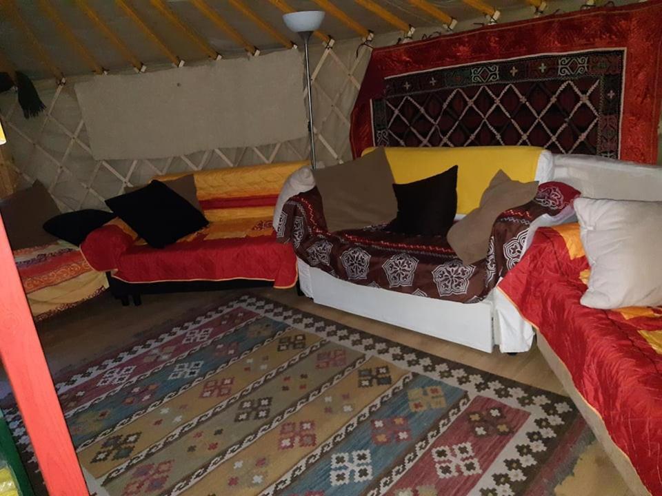 Jurta Az Erdo Mellett Dezsaval-Keresz-Tanya Hotel Pilisszentkereszt Bagian luar foto