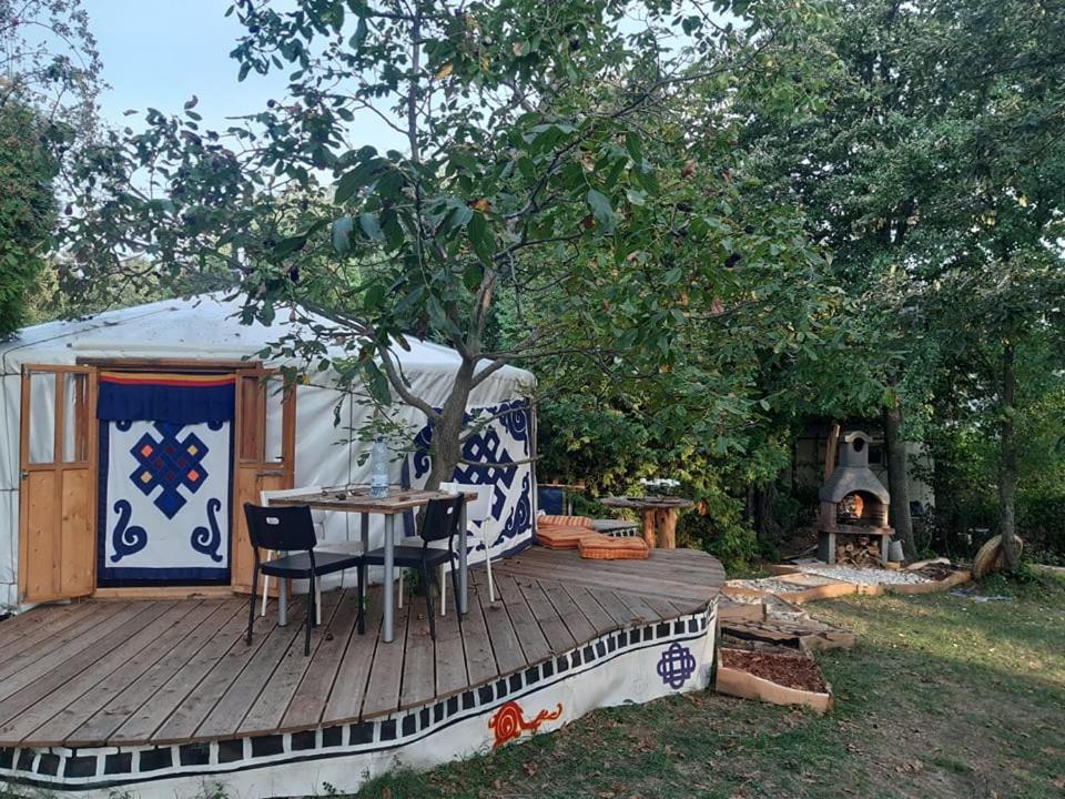 Jurta Az Erdo Mellett Dezsaval-Keresz-Tanya Hotel Pilisszentkereszt Bagian luar foto