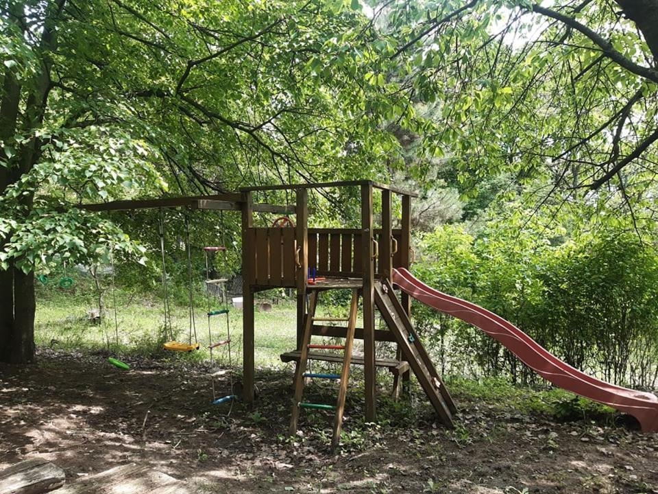 Jurta Az Erdo Mellett Dezsaval-Keresz-Tanya Hotel Pilisszentkereszt Bagian luar foto