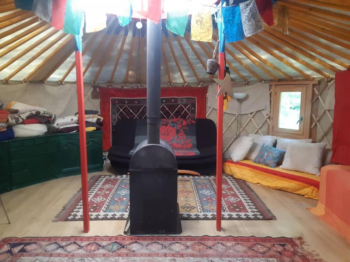 Jurta Az Erdo Mellett Dezsaval-Keresz-Tanya Hotel Pilisszentkereszt Bagian luar foto