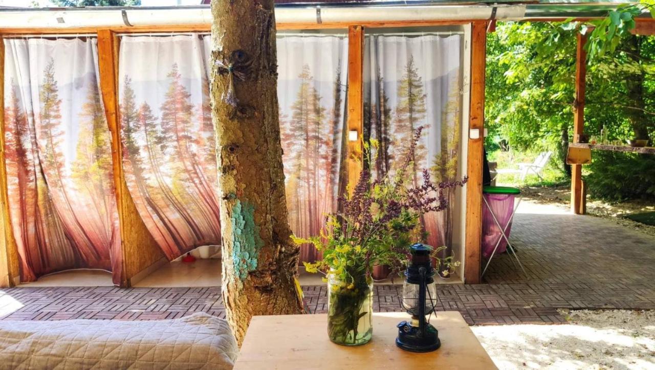 Jurta Az Erdo Mellett Dezsaval-Keresz-Tanya Hotel Pilisszentkereszt Bagian luar foto